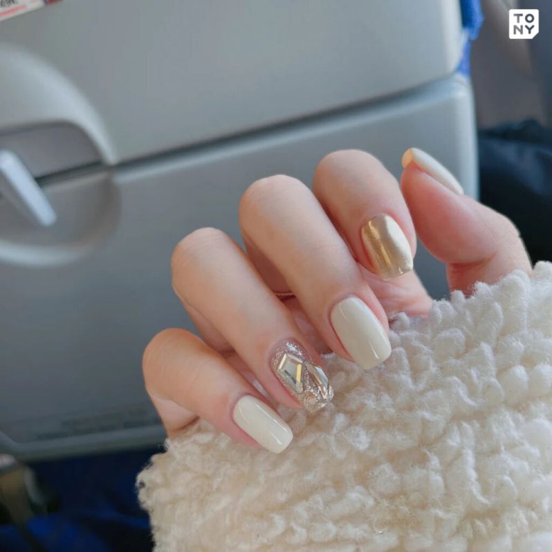 Những mẫu nail cô dâu màu trắng - Hình số 8