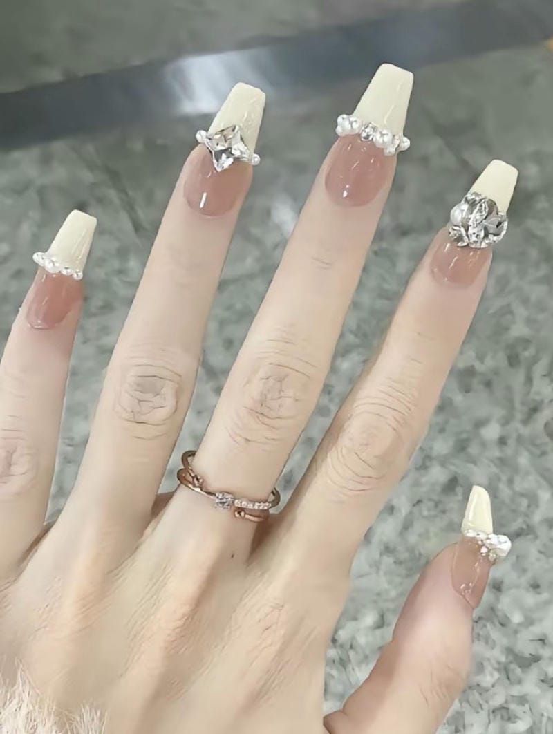 Những mẫu nail cô dâu 2025 - Hình số 2