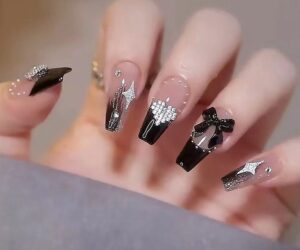 Những nail màu đen sang chảnh đơn giản - Hình số 5