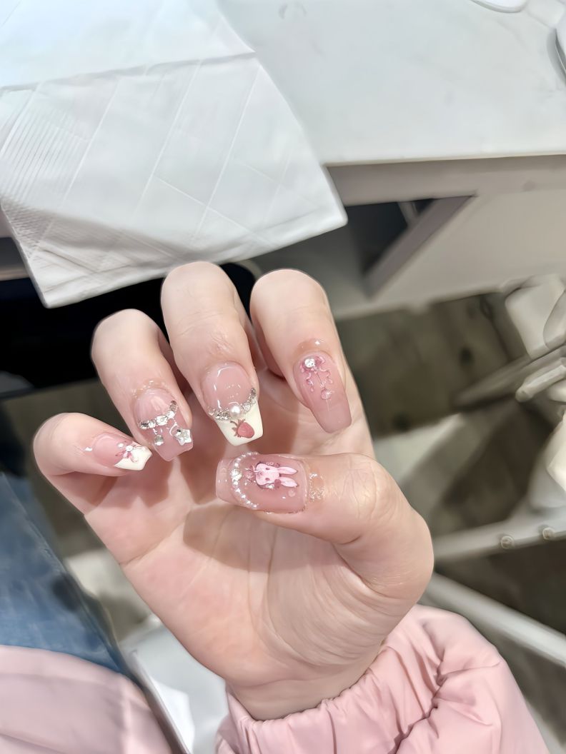 Những mẫu nail sơn thạch đính đá đẹp - Hình số 2