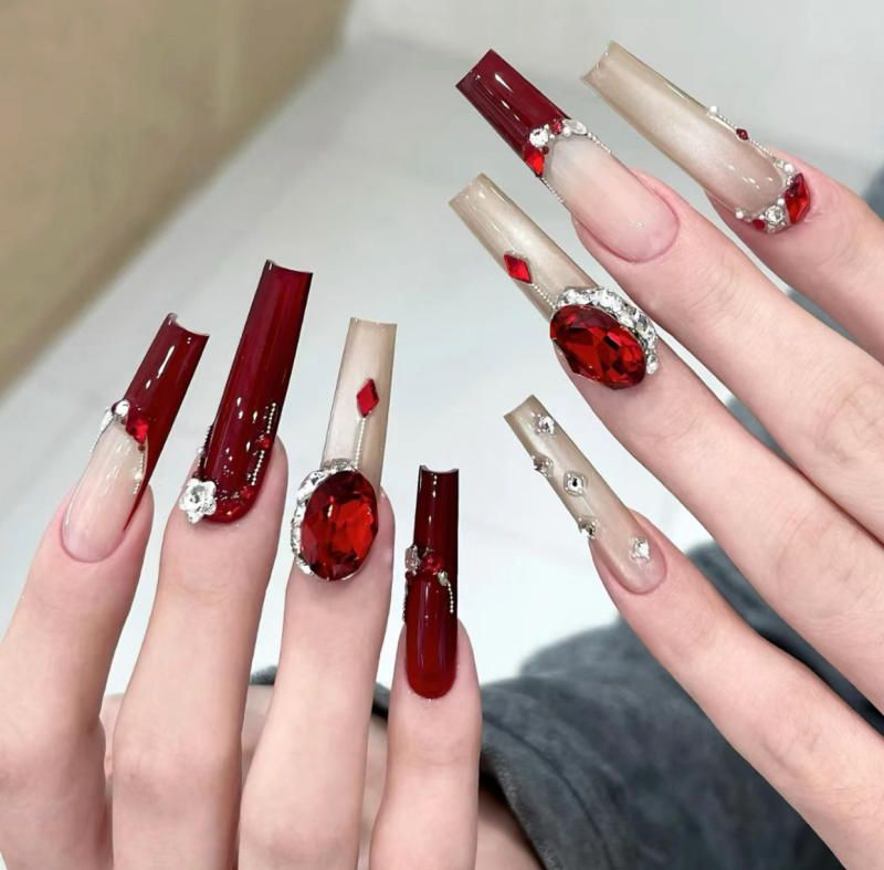 Những mẫu nail tết màu đỏ - Hình số 4
