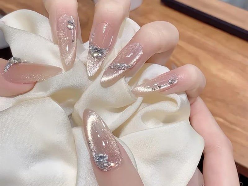 Những mẫu nail móng tay giả đẹp dài - Hình số 1