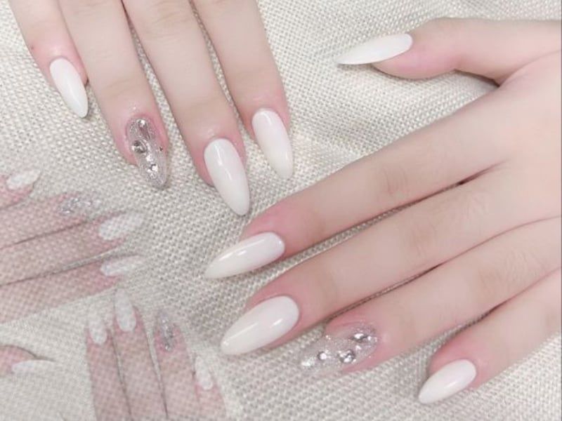 Những mẫu nail móng tay giả đẹp dài - Hình số 2