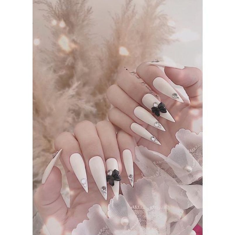Những mẫu nail móng tay giả đẹp dài - Hình số 9