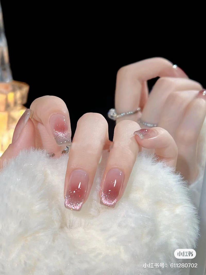 Những mẫu nail ombre kim tuyến đẹp - Hình số 3