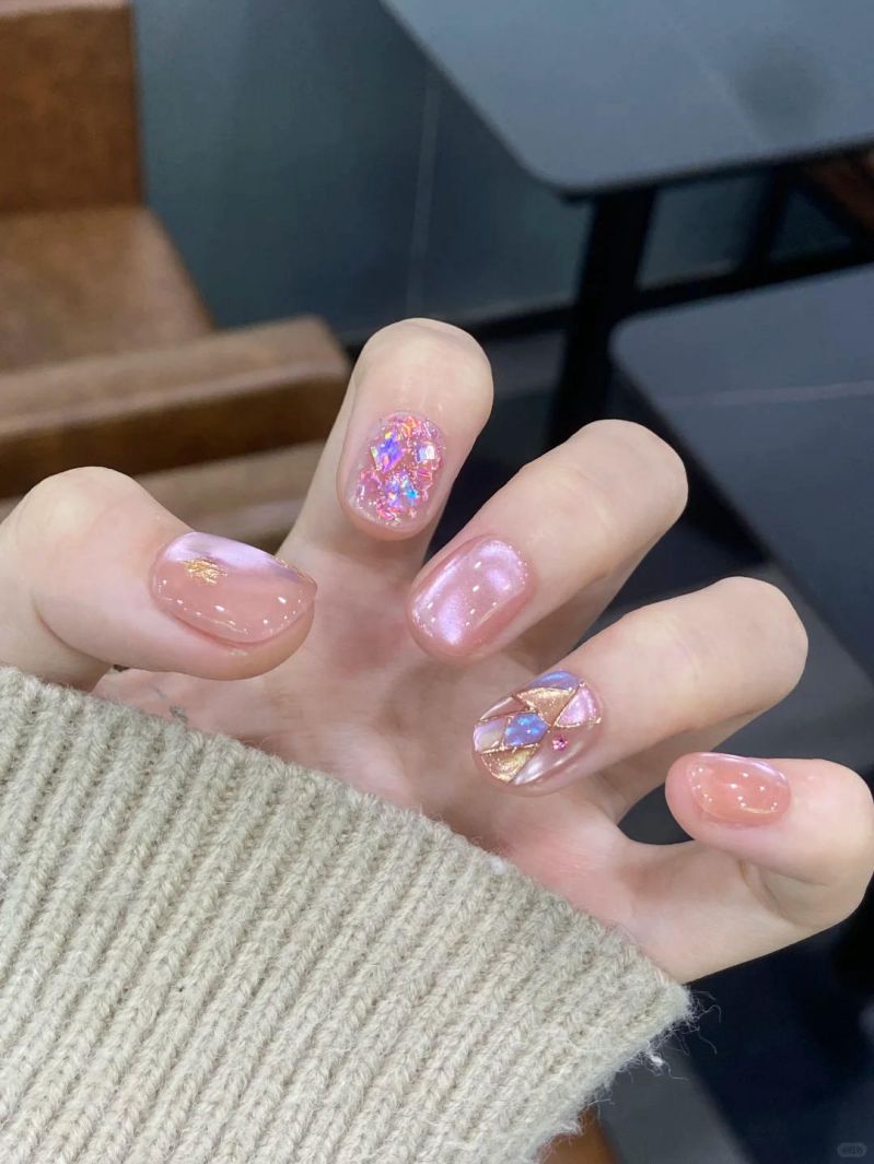 Những nail màu hồng pastel kim tuyến - Hình số 1