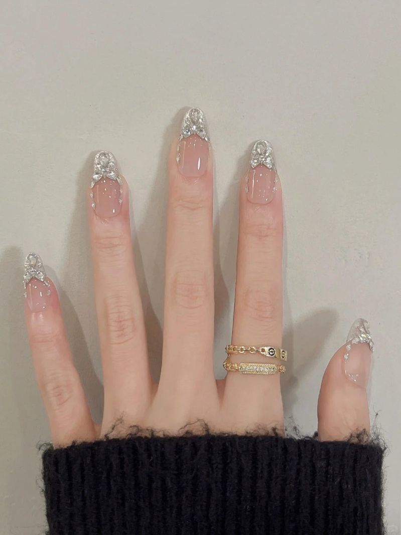 Những mẫu nail sơn thạch đẹp kim tuyến - Hình số 4