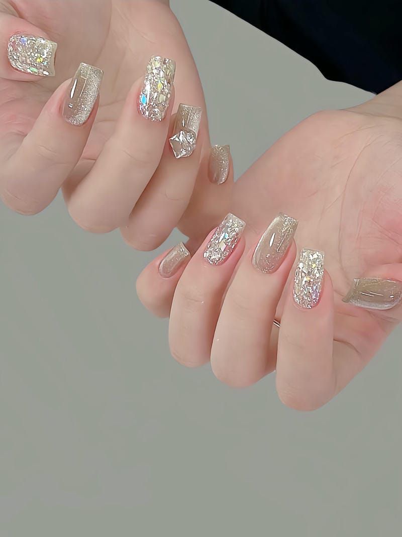 Những mẫu nail móng vuông ngắn kim tuyến - Hình số 6