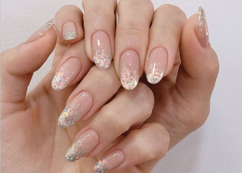 Những nail màu hồng pastel kim tuyến - Hình số 6