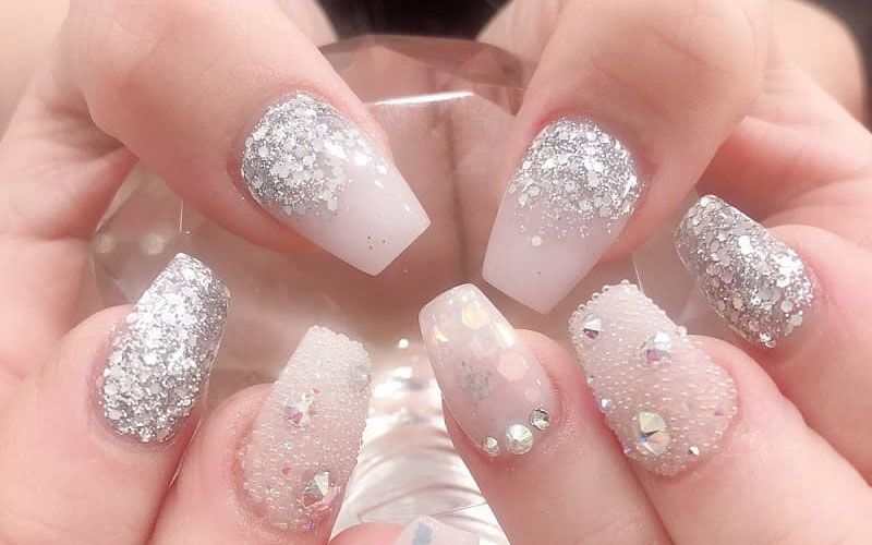 Những nail màu trắng gạo kim tuyến - Hình số 7