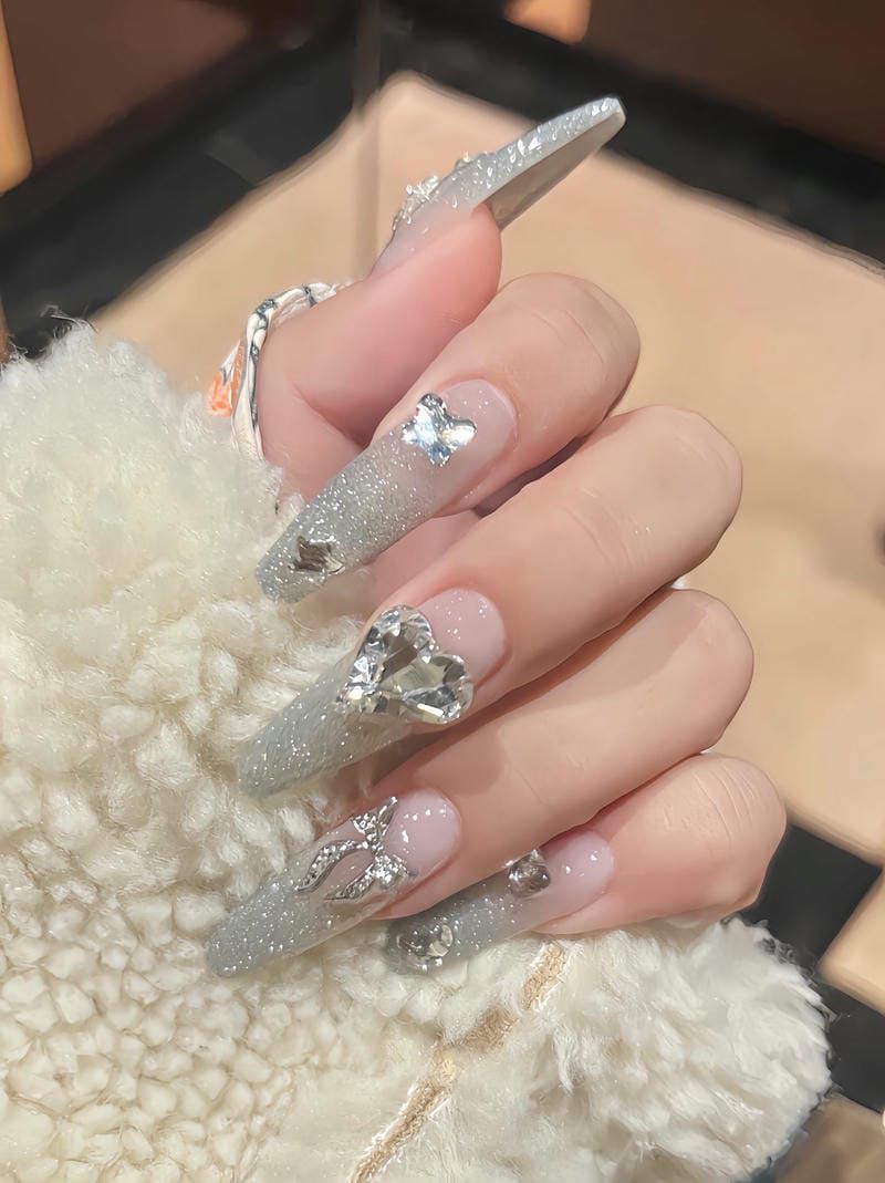 Những mẫu nail ombre kim tuyến sang trọng - Hình số 3