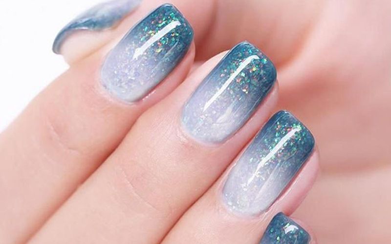 Những mẫu nail ombre kim tuyến sang trọng - Hình số 8