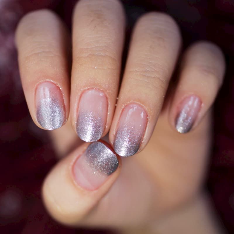 Những mẫu nail ombre kim tuyến sang trọng - Hình số 9