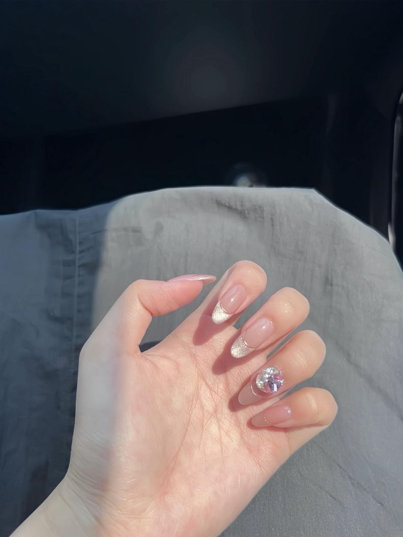 Những mẫu nail sơn thạch đính đá cho tay - Hình số 2