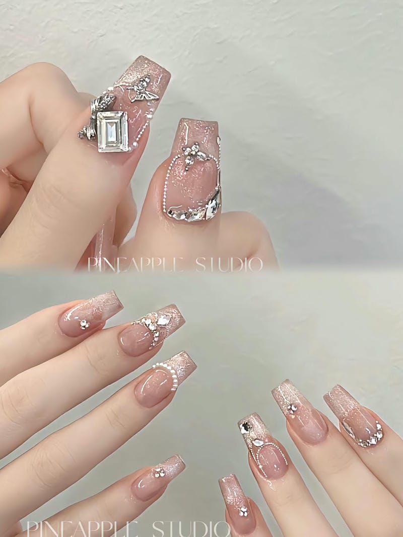 Những mẫu nail mắt mèo trắng đính đá - Hình số 5