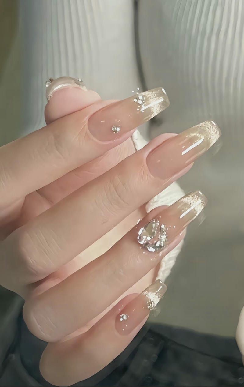 Những mẫu nail mắt mèo trắng sang chảnh - Hình số 2
