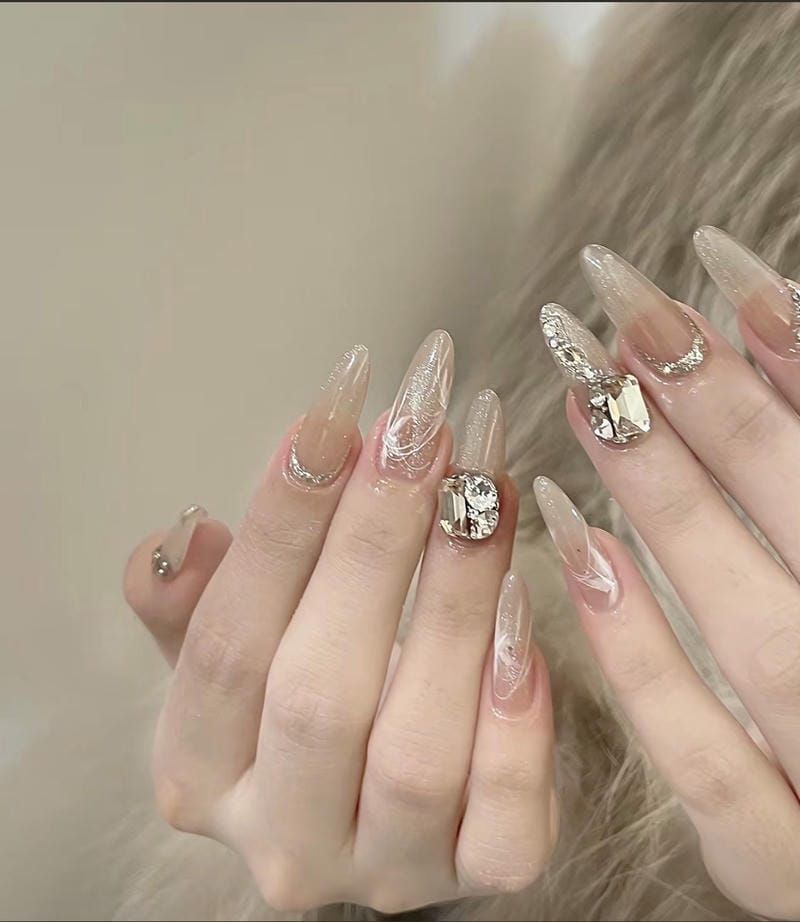 Những mẫu nail mắt mèo trắng sang chảnh - Hình số 6