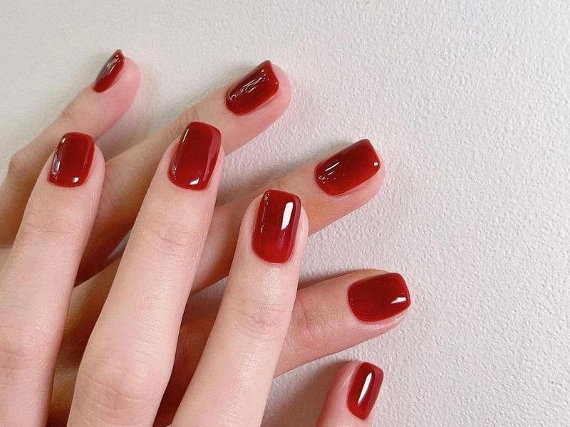 Những mẫu nail màu đỏ cherry móng ngắn - Hình số 3
