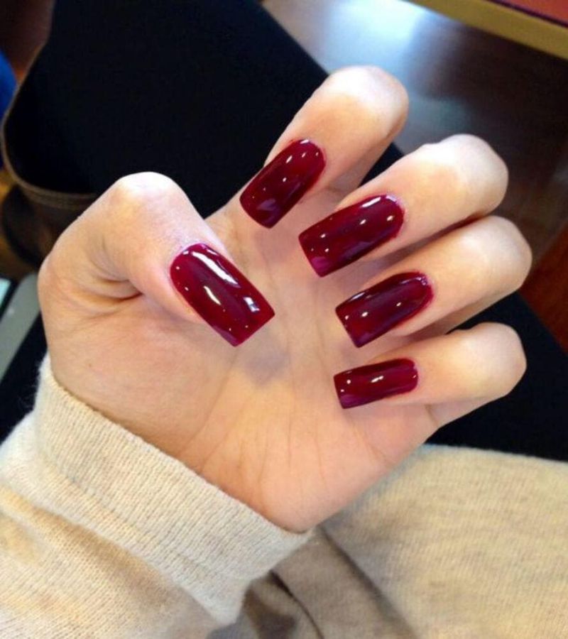 Những mẫu nail màu đỏ cherry móng ngắn - Hình số 9