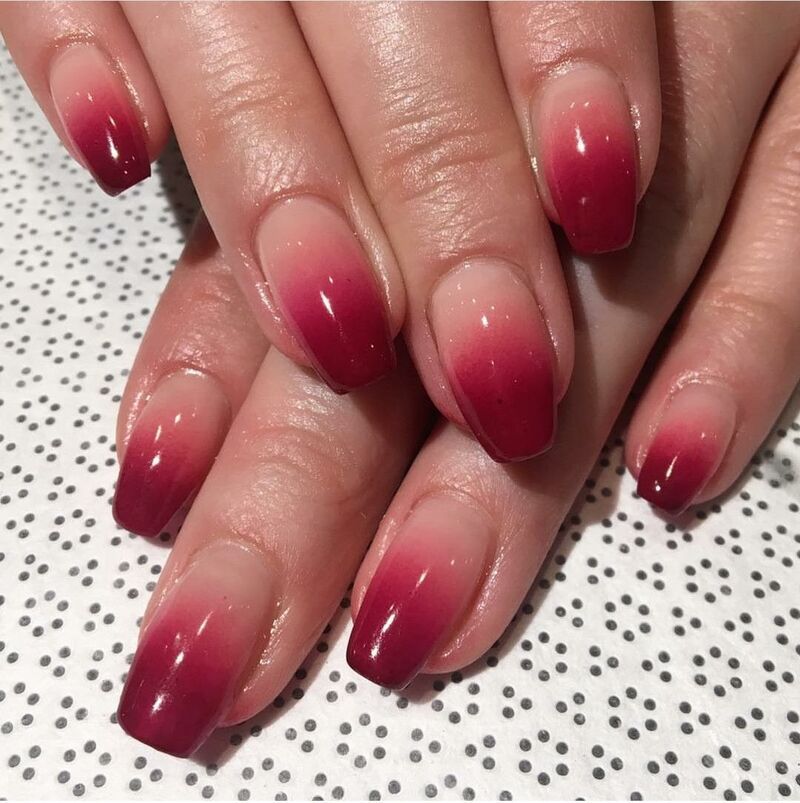 Những mẫu nail màu đỏ cherry ombre - Hình số 7
