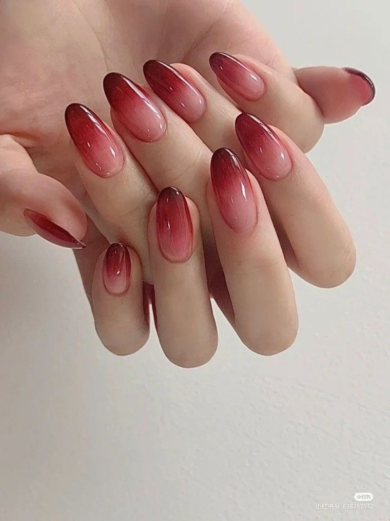 Những mẫu nail màu đỏ cherry ombre - Hình số 9