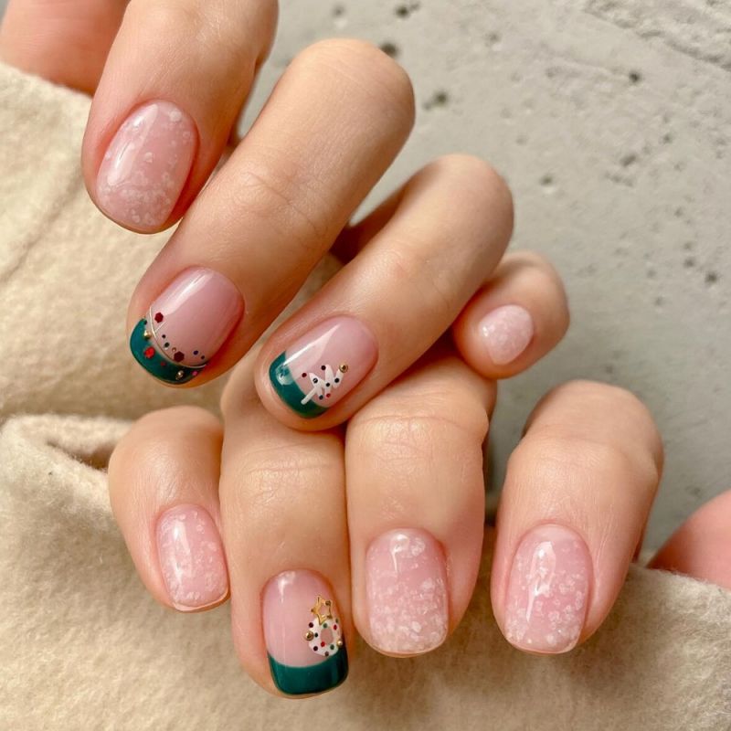 Những mẫu nail sơn thạch đính đá noel - Hình số 2