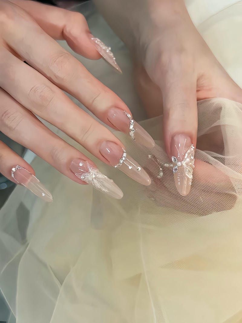 Những mẫu nail sơn thạch đính đá noel - Hình số 3