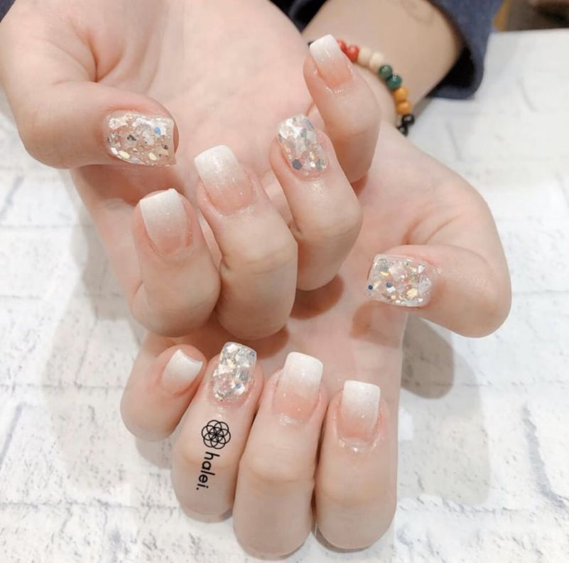 Những nail màu trắng gạo ombre - Hình số 5