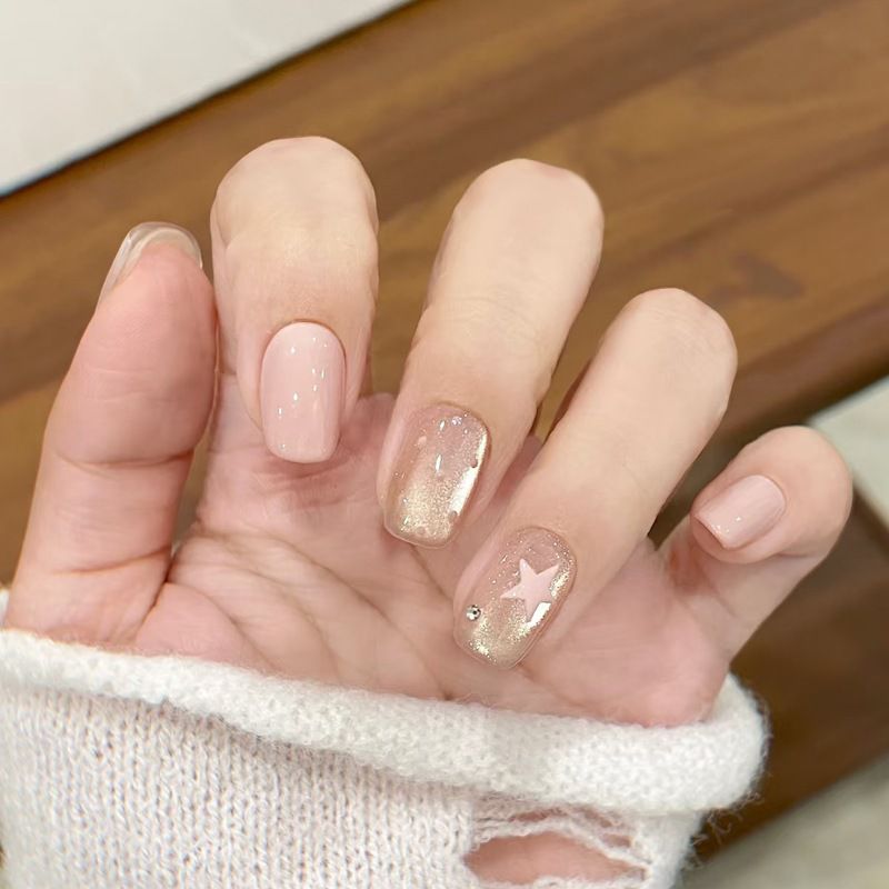 Những mẫu nail móng tay giả đẹp sáng da - Hình số 6