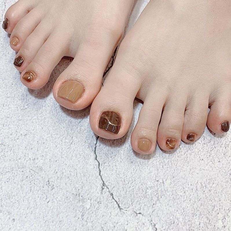 Những màu nail chân đẹp cho da ngăm sang trọng - Hình số 8