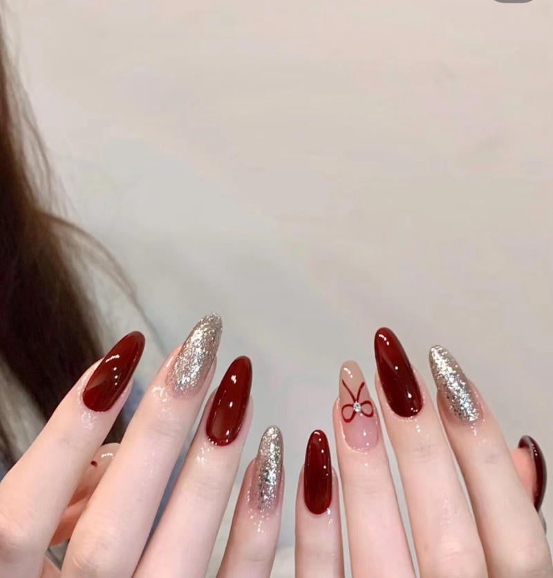 Những mẫu nail tết màu đỏ đơn giản - Hình số 1