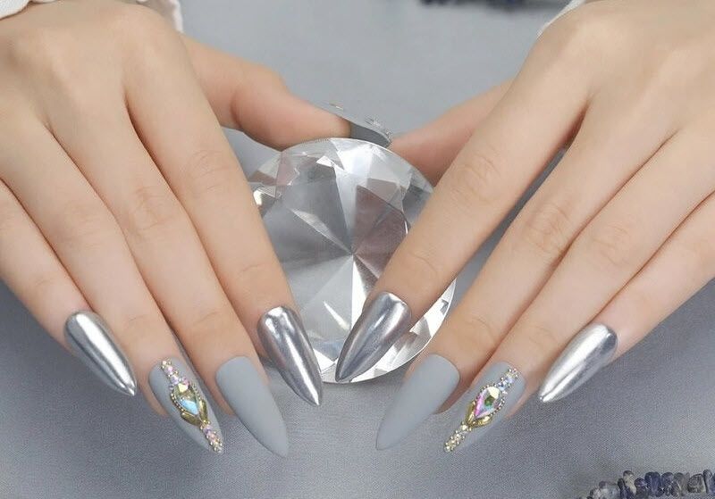 Những mẫu nail tráng gương bạc - Hình số 5