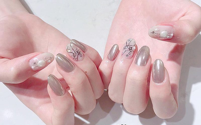 Những mẫu nail tráng gương bạc - Hình số 6