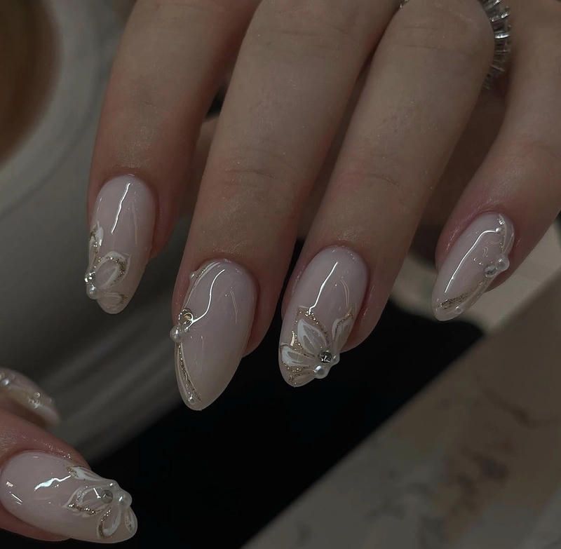 Những mẫu nail tráng gương nổi - Hình số 7