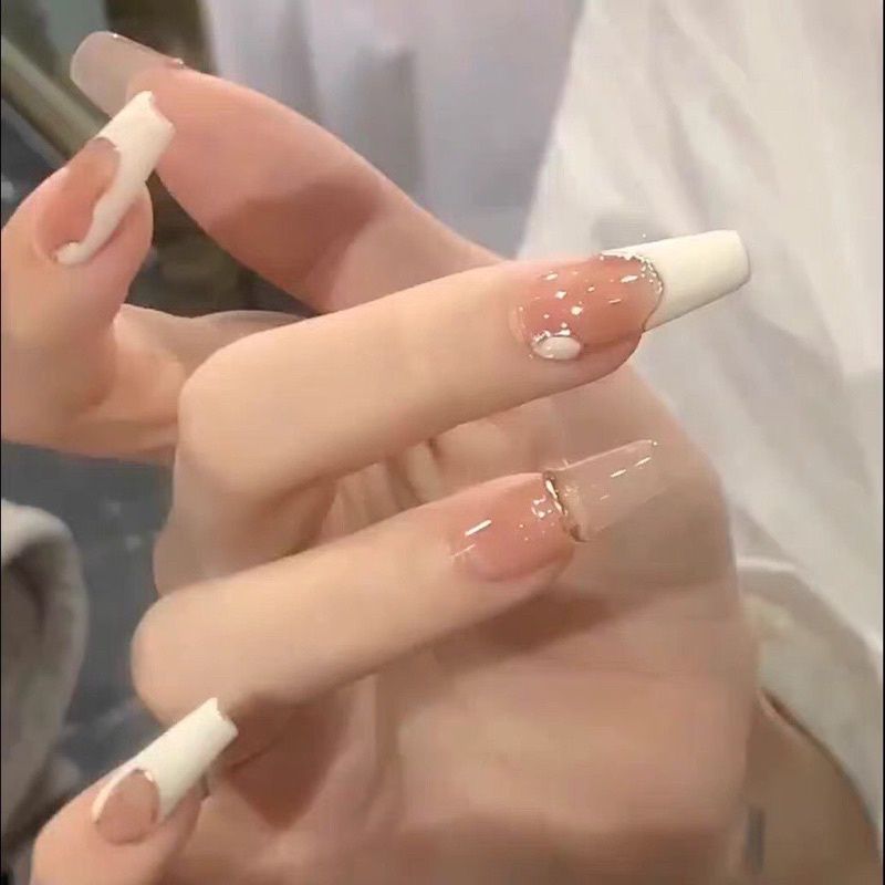 Những mẫu nail tráng gương nổi - Hình số 9
