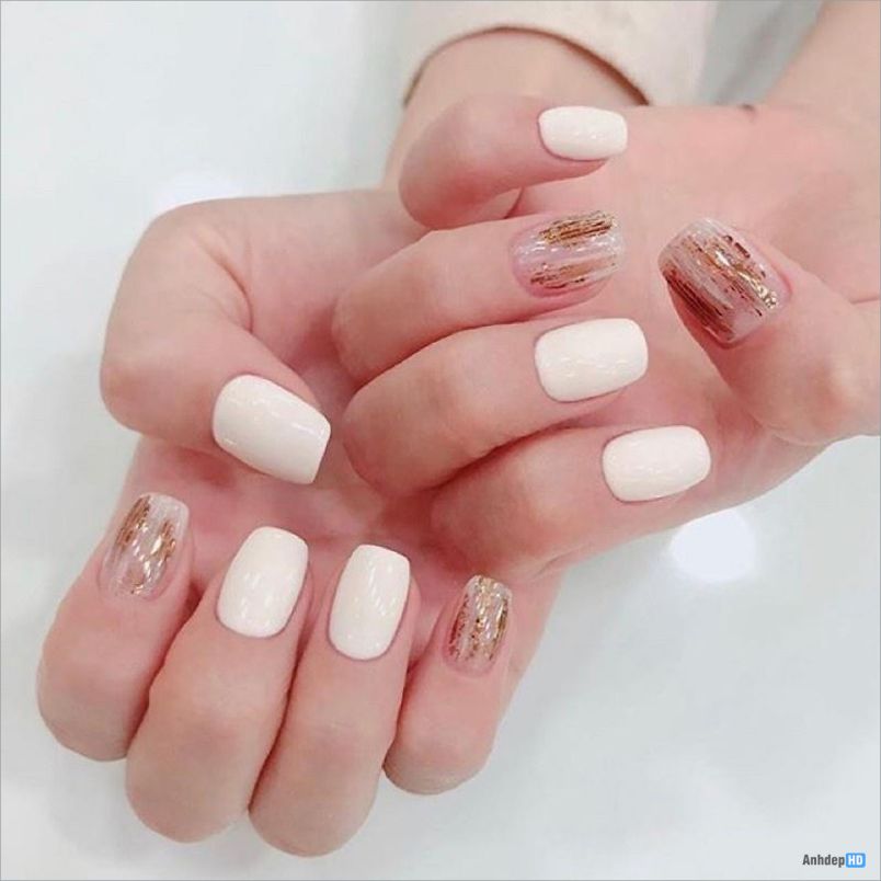 Những nail màu trắng sữa móng ngắn - Hình số 2