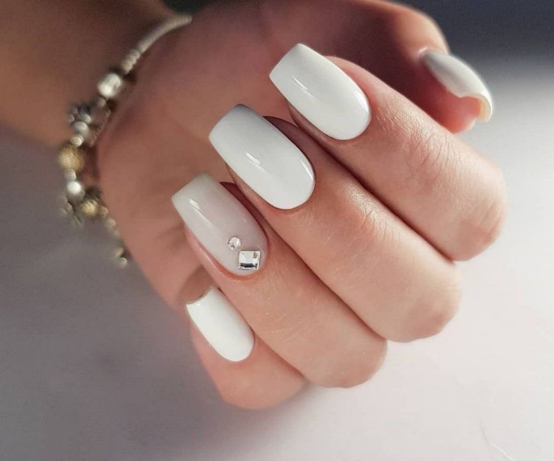 Những nail màu trắng sữa xinh sắn - Hình số 3
