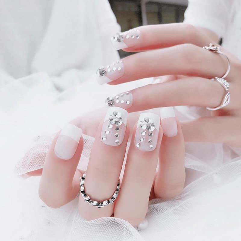 Những nail màu trắng sữa xinh sắn - Hình số 5