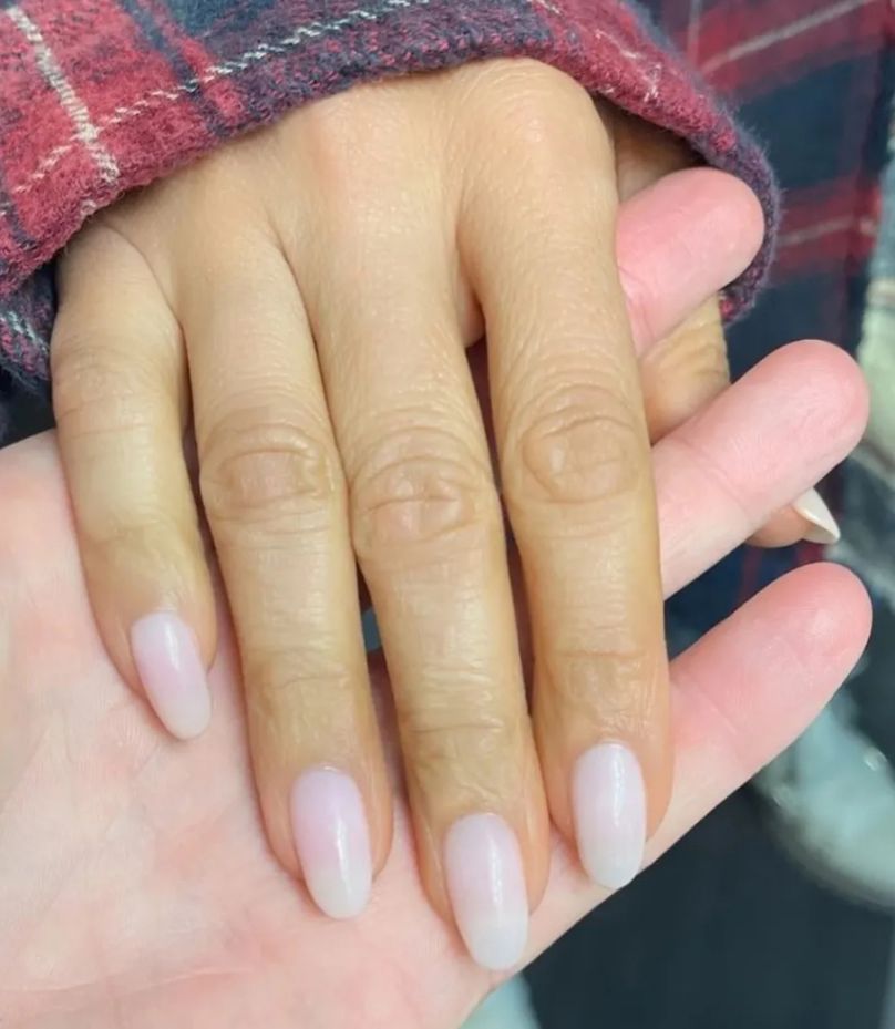 Những nail màu trắng sữa xinh sắn - Hình số 6