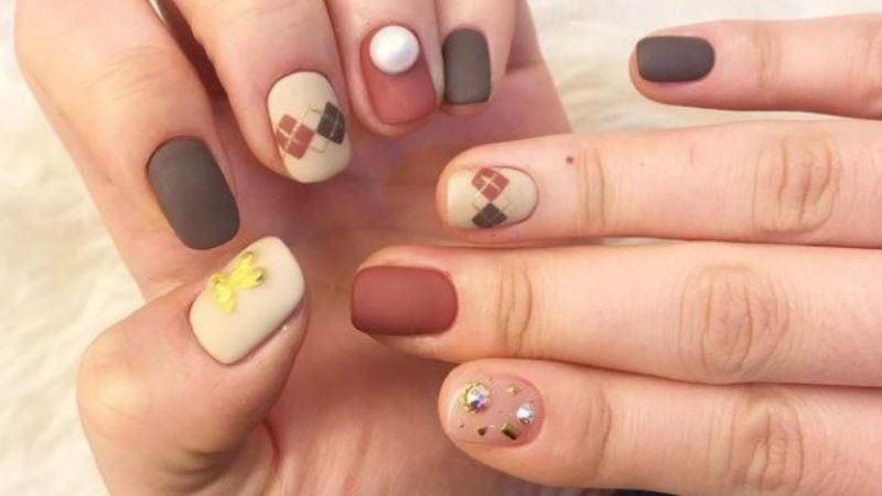 Những mẫu nail móng tay giả đẹp cho học sinh - Hình số 10