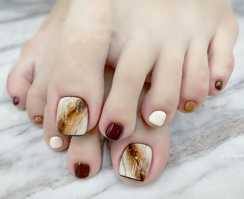 Những màu nail chân đẹp cho da ngăm loang - Hình số 1