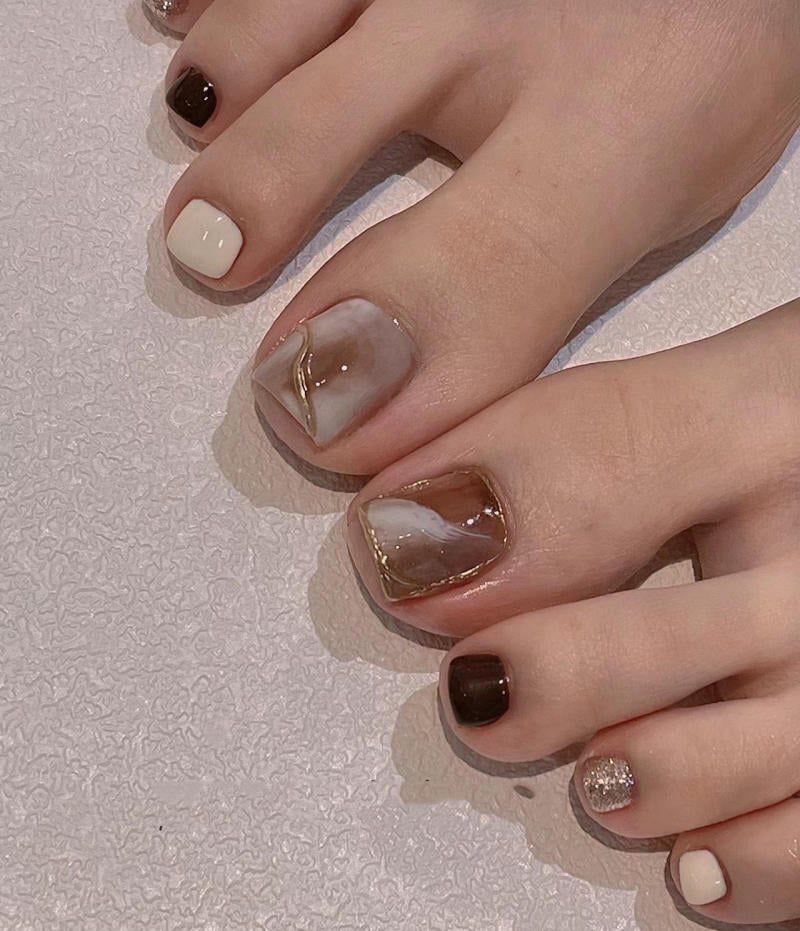Những màu nail chân đẹp cho da ngăm loang - Hình số 3
