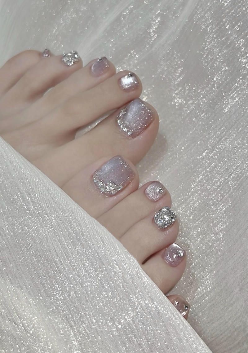 Những mẫu nail sơn thạch đính đá cho chân - Hình số 3