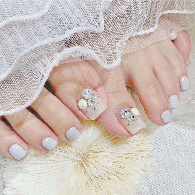 Những mẫu nail sơn thạch đính đá cho chân - Hình số 5