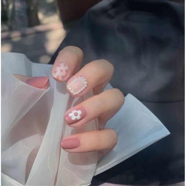 Những mẫu nail móng vuông ngắn cho điện thoại - Hình số 9