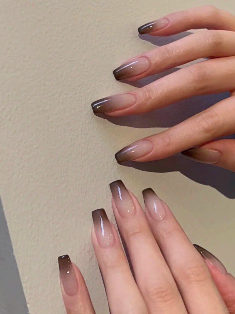 Những nail màu đen sang chảnh ombre - Hình số 7
