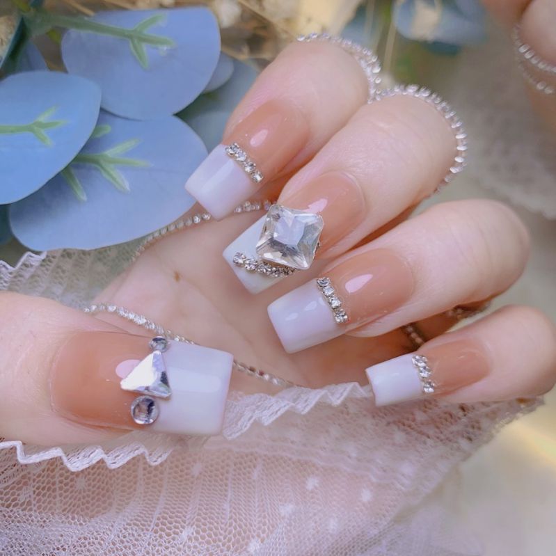 Những mẫu nail móng tay giả đẹp 2026 - Hình số 10