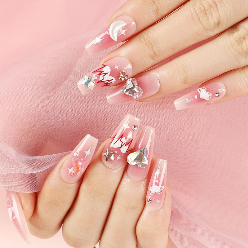 Những mẫu nail móng tay giả đẹp 2026 - Hình số 4