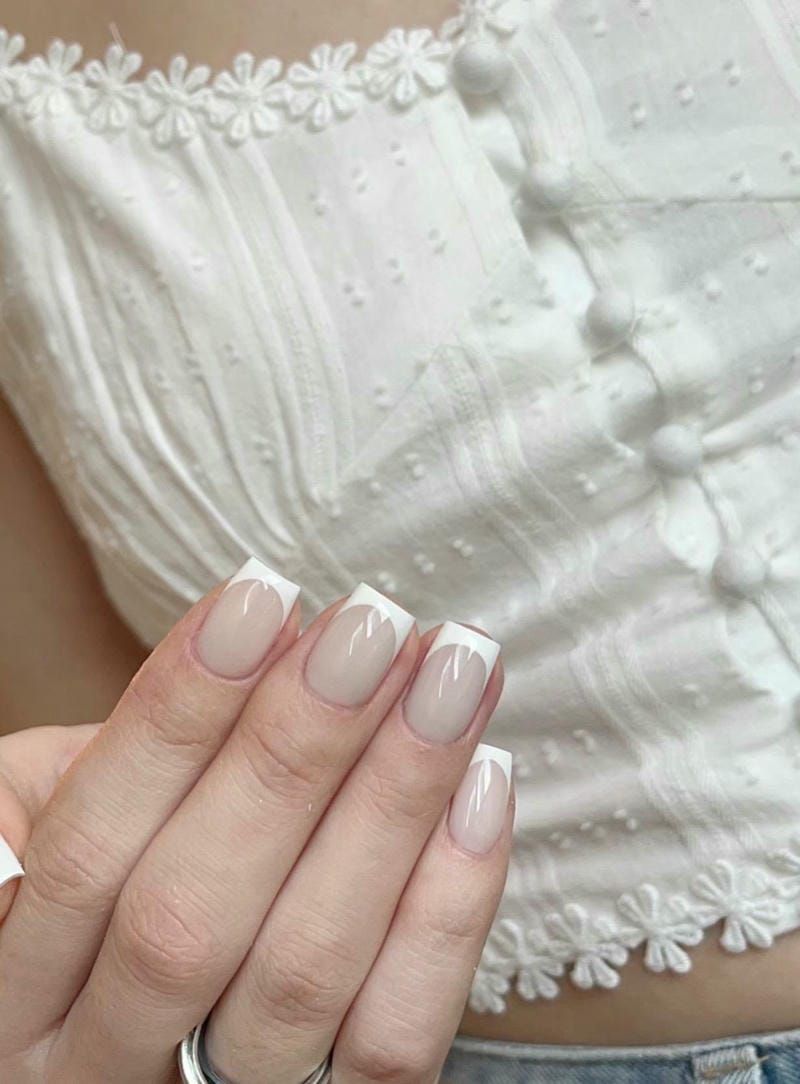 Những mẫu nail móng vuông ngắn sang trọng - Hình số 7