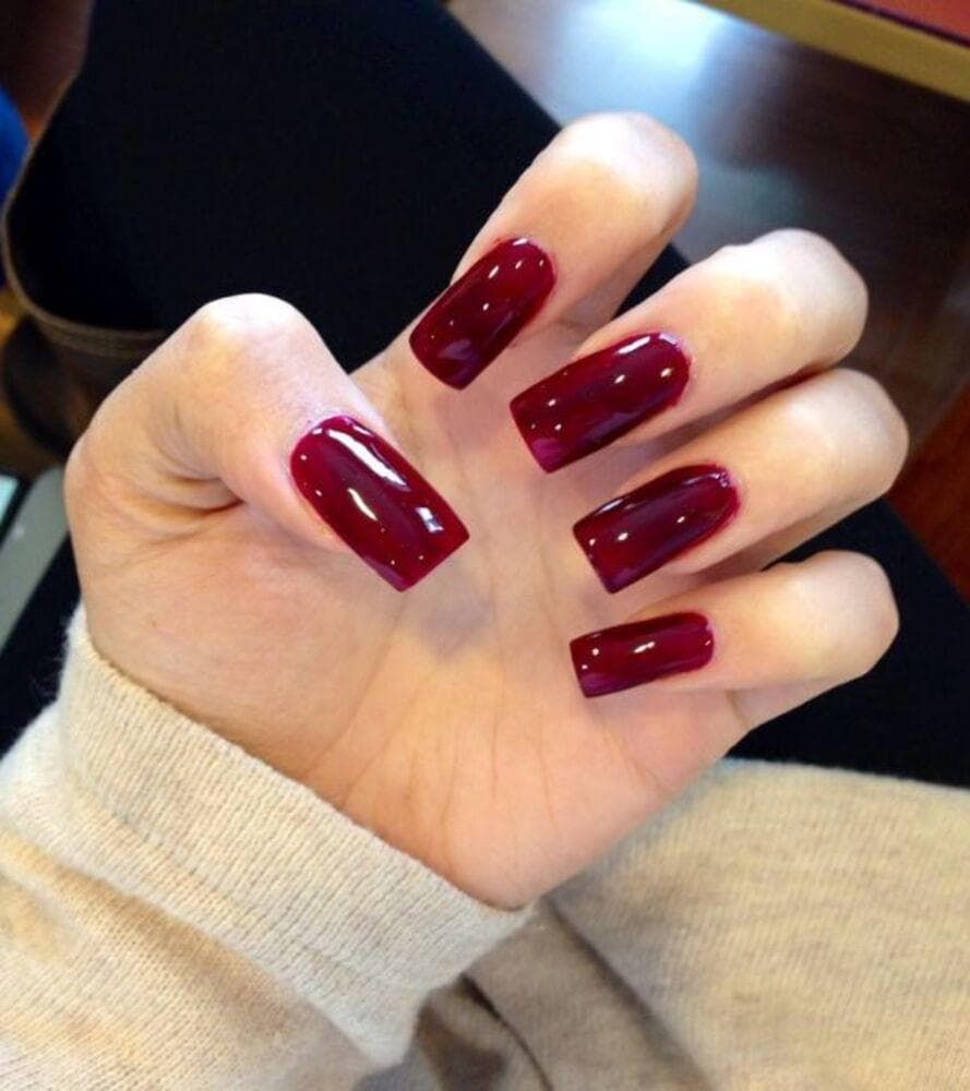 Những mẫu nail tết màu đỏ đô - Hình số 1